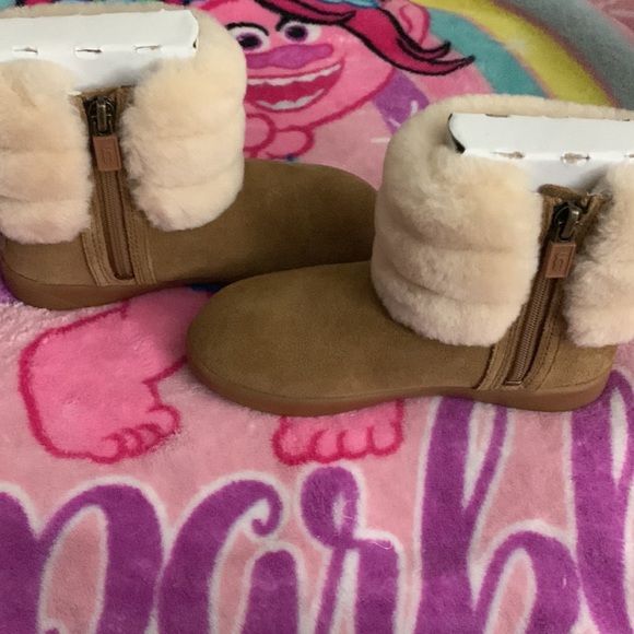 UGG T Mini Quilted Fluff - Picture 5 of 5